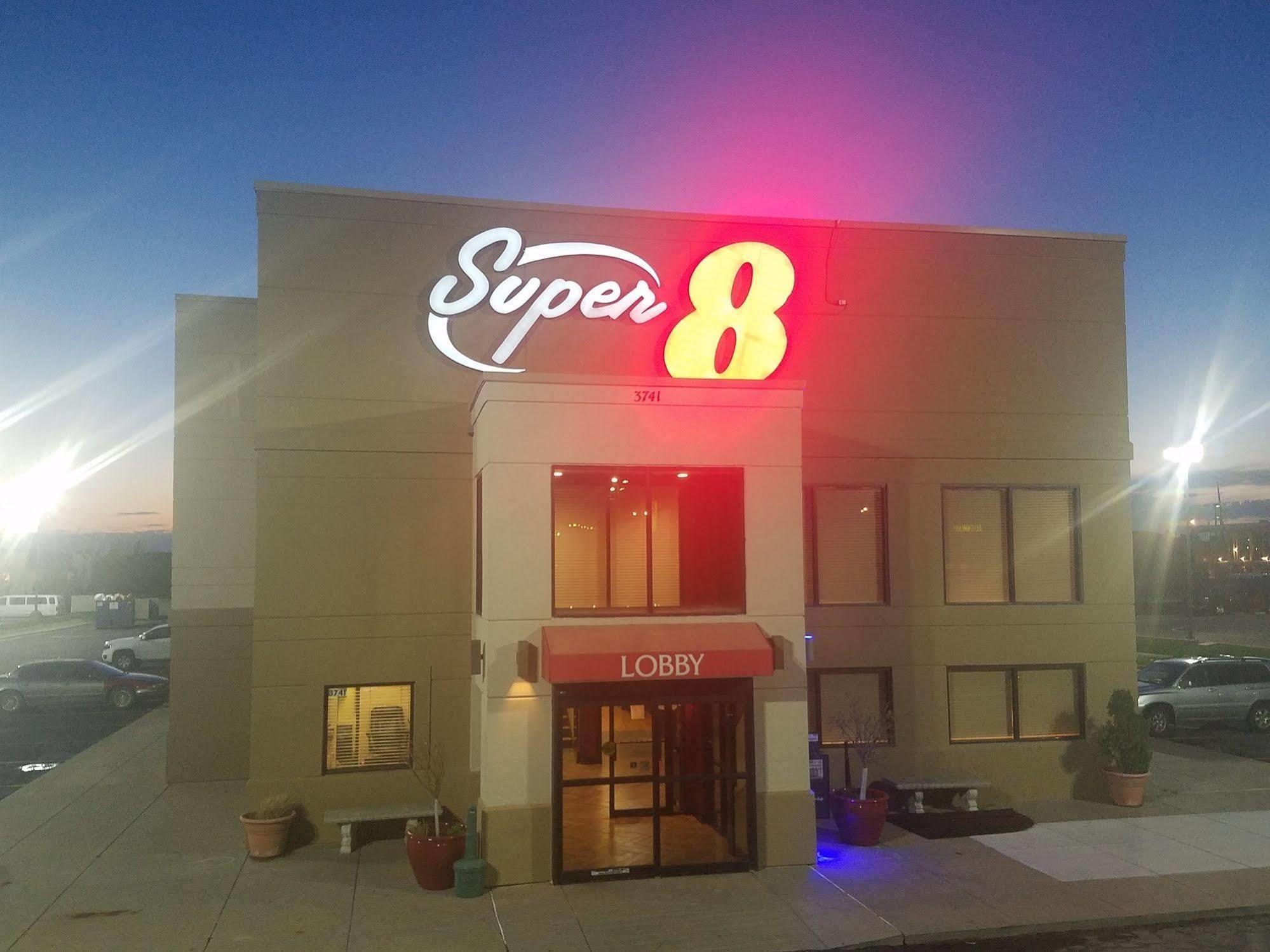 Hotel Super 8 By Wyndham Wichita North Exteriér fotografie