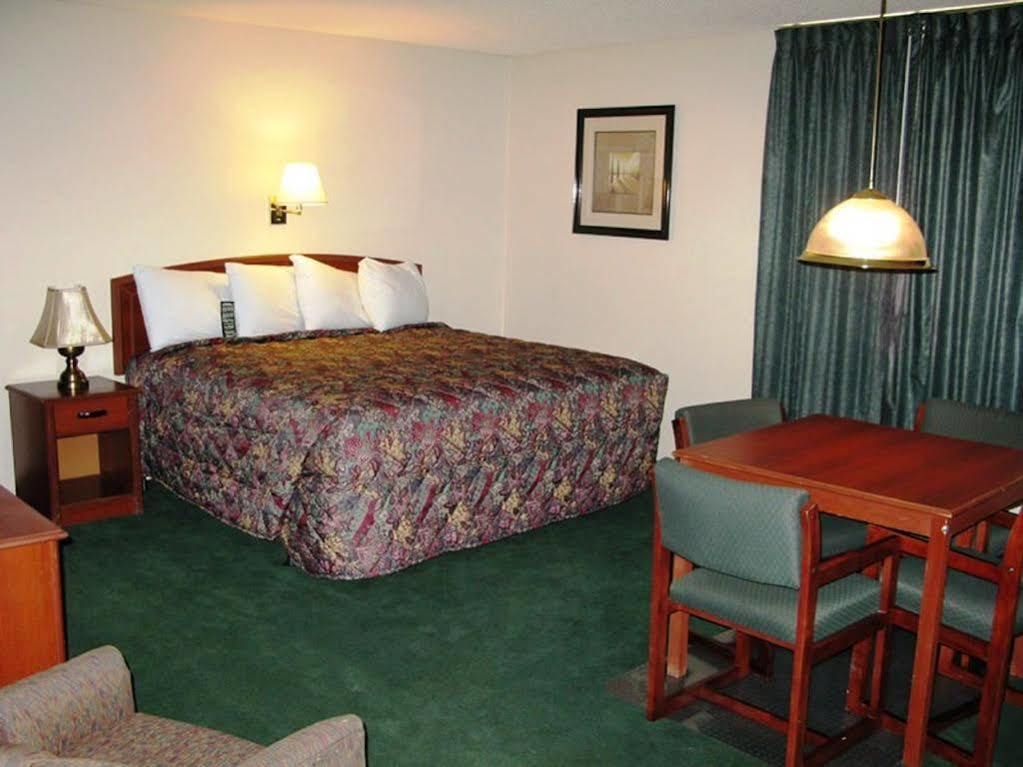Hotel Super 8 By Wyndham Wichita North Exteriér fotografie
